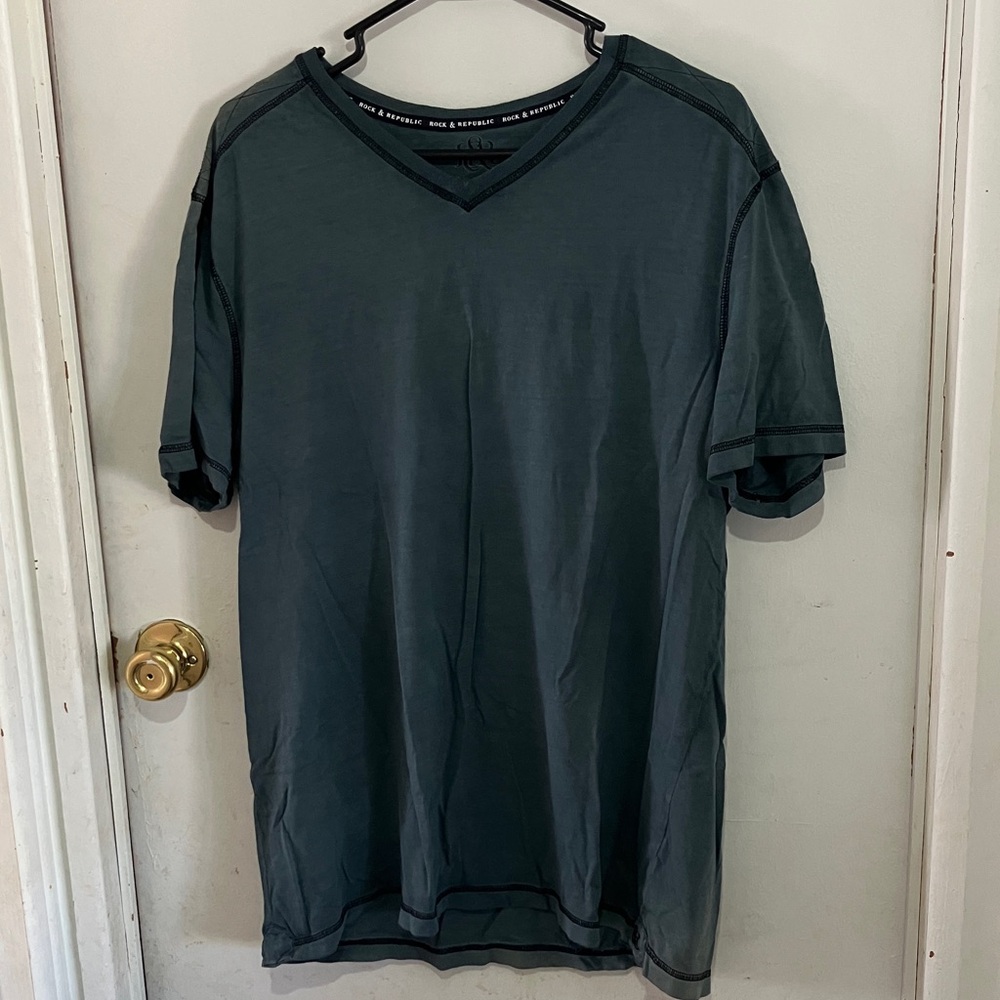 Rock & Republic Men's Deep Green V-Neck Tee
